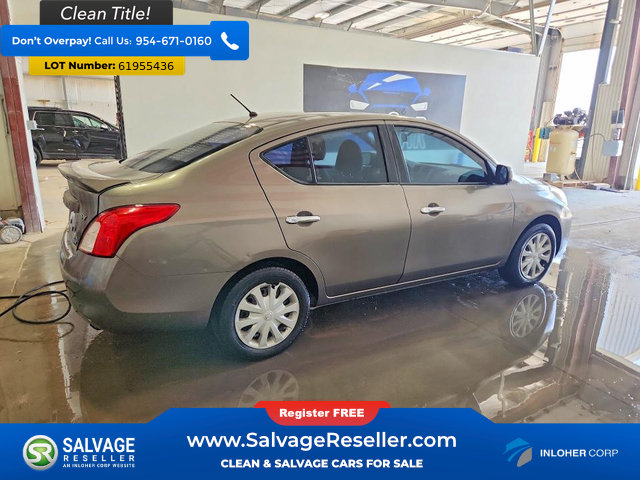 Used 2013 Nissan Versa SV FWD image 4