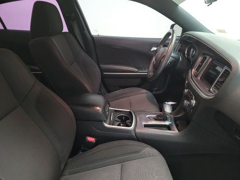 Used 2019 Dodge Charger SXT RWD image 21