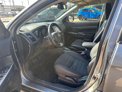 Used 2025 Mitsubishi Outlander Sport SE AWD/4WD image 9