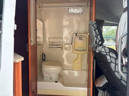 Used 2006 Dodge Sprinter 2500 w/ PWR Convenience Group RWD image 18