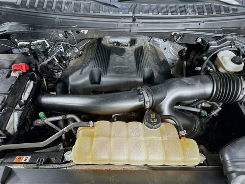 Used 2018 Ford Expedition Max XLT image 29