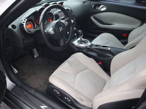 Used 2011 Nissan 370Z Touring image 10