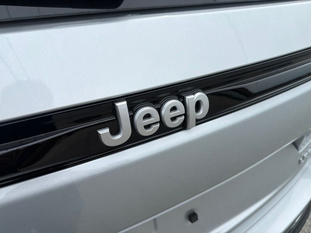 New 2026 Jeep Grand Cherokee Laredo X AWD/4WD image 19