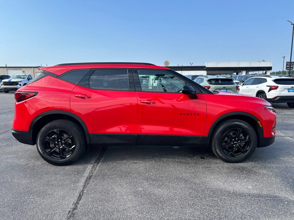 Used 2024 Chevrolet Blazer LT w/ Convenience Package FWD image 2