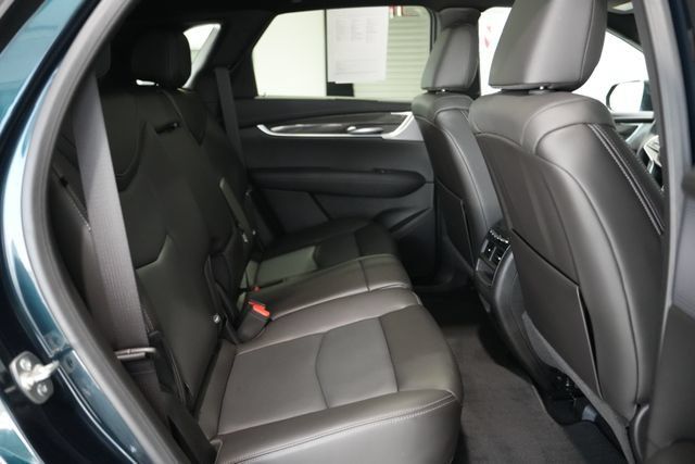 Used 2025 Cadillac XT5 Sportv w/ LPO, Bronce Accent Package AWD/4WD image 17