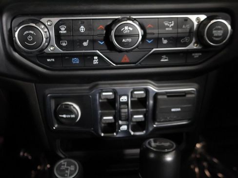 Used 2022 Jeep Wrangler Unlimited Sahara w/ Cold Weather Group AWD/4WD image 46