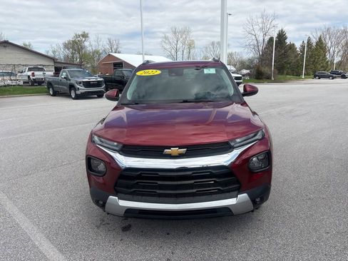 Used 2022 Chevrolet TrailBlazer LT w/ Convenience Package FWD image 2