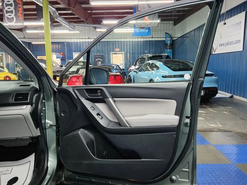 Used 2014 Subaru Forester 2.5i image 11