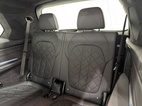 Used 2025 BMW X7 xDrive40i w/ Executive Package image 18