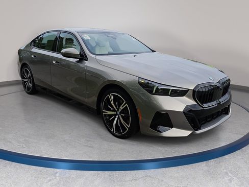 New 2026 BMW 530i xDrive w/ M Sport Package AWD/4WD image 3