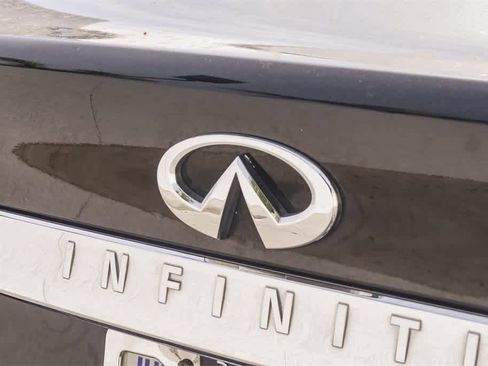 Used 2015 INFINITI Q70 L 5.6 w/ V8 Deluxe Technology Package image 11