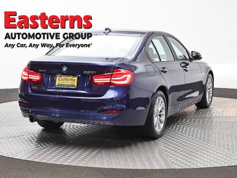 Used 2017 BMW 320i xDrive Sedan AWD/4WD image 5