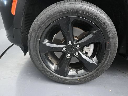 Used 2022 Jeep Grand Cherokee L Limited w/ Black Appearance Package RWD image 10