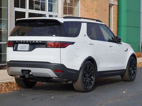 Used 2025 Land Rover Discovery S image 7