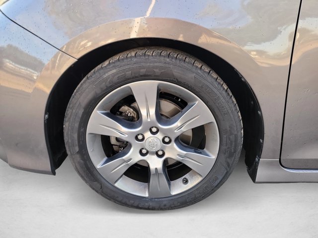 Used 2015 Toyota Sienna SE FWD image 28