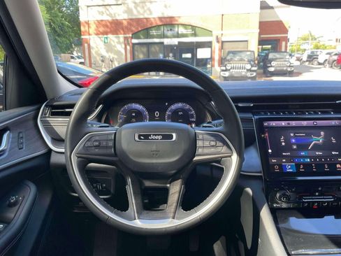Used 2023 Jeep Grand Cherokee Limited w/ Black Appearance Package AWD/4WD image 14
