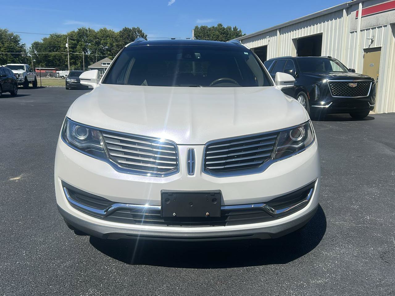 Used 2016 Lincoln MKX Reserve w/ Driver Assistance Package FWD image 2