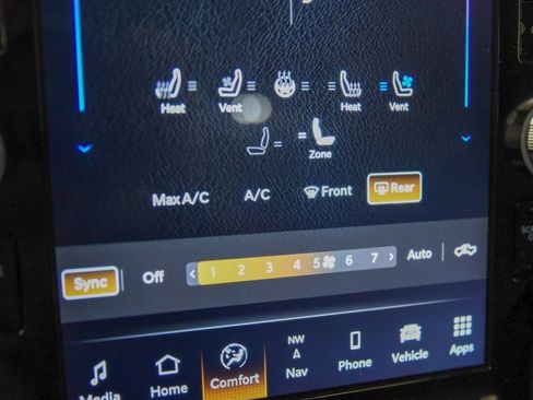 Used 2025 RAM 1500 Laramie image 32