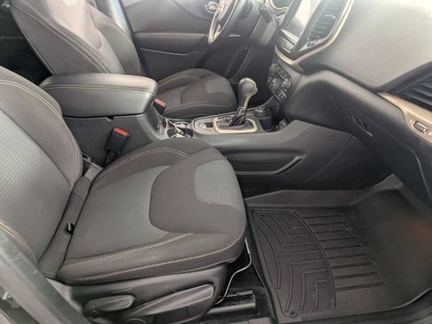 Used 2016 Jeep Cherokee Latitude w/ Comfort/Convenience Group AWD/4WD image 32