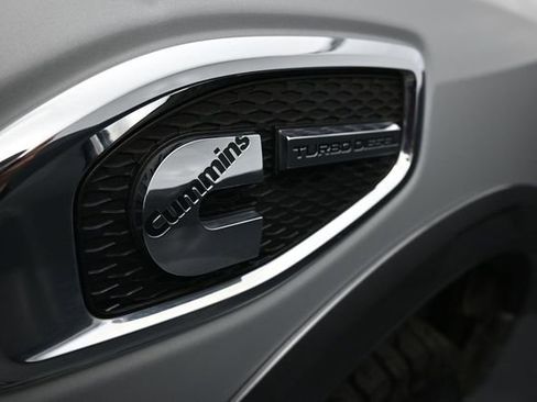 Used 2018 Nissan Titan PRO-4X w/ Pro-4x Convenience Package image 19