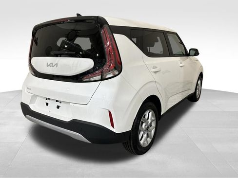 Used 2023 Kia Soul LX w/ LX Technology Package FWD image 5