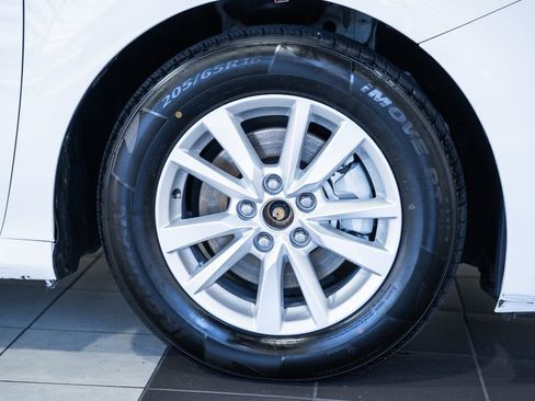 Used 2025 Toyota Camry LE image 14