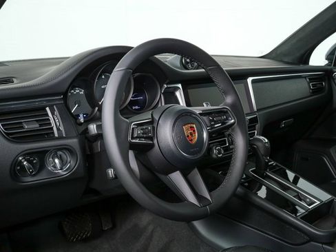 New 2026 Porsche Macan GTS image 4
