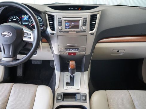 Used 2013 Subaru Outback 2.5i Limited w/ Moonroof Pkg AWD/4WD image 18