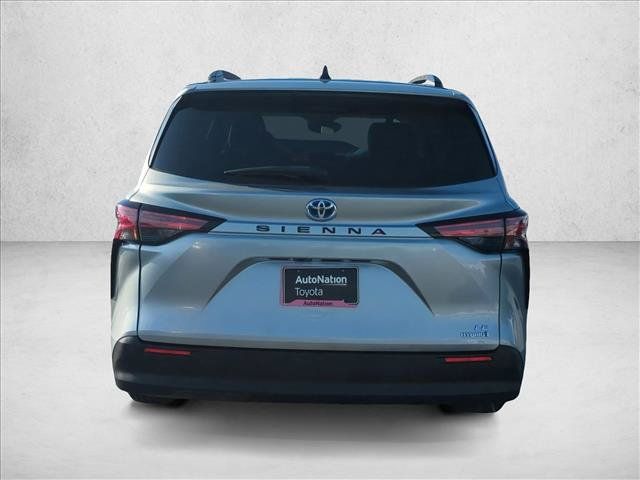 Used 2021 Toyota Sienna LE FWD image 7