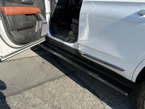 Used 2023 GMC Yukon Denali Ultimate w/ LPO, Floor Liner Package AWD/4WD image 16