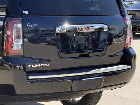 Used 2017 GMC Yukon Denali image 6