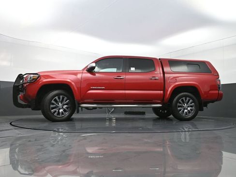 Used 2020 Toyota Tacoma Limited image 29