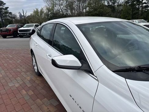 Used 2022 Chevrolet Malibu LT image 18