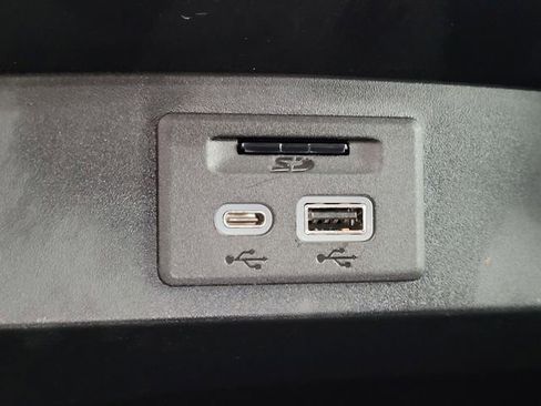 Used 2021 Chevrolet Tahoe Premier AWD/4WD image 13