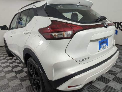 Used 2022 Nissan Kicks SR FWD image 2