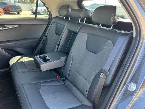 Used 2025 Kia Niro EX FWD image 18