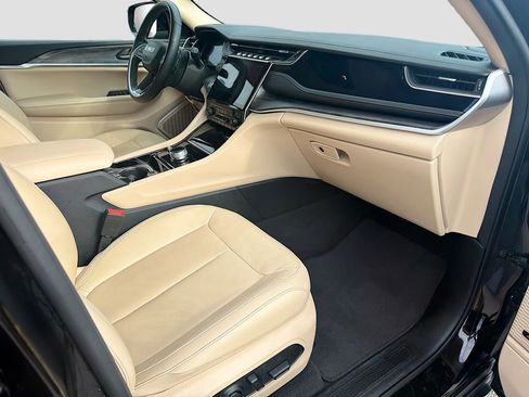 Used 2022 Jeep Grand Cherokee Limited image 13