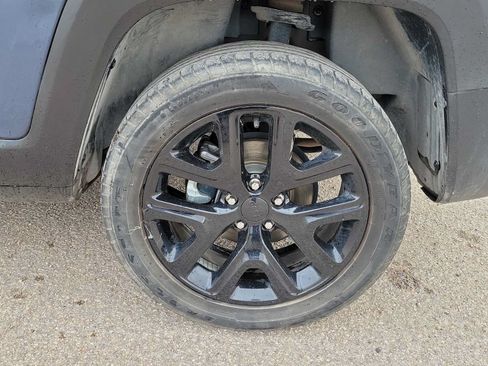 Used 2023 Jeep Renegade Altitude w/ Sun/Sound Group AWD/4WD image 12