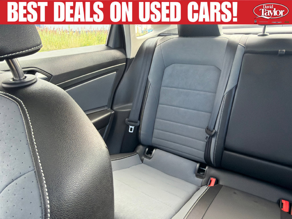 Used 2025 Volkswagen Jetta SE FWD image 18