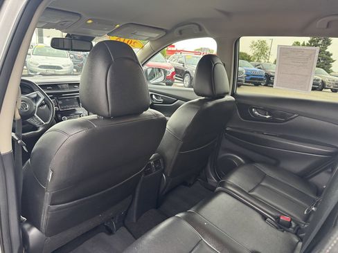 Used 2018 Nissan Rogue SL FWD image 27