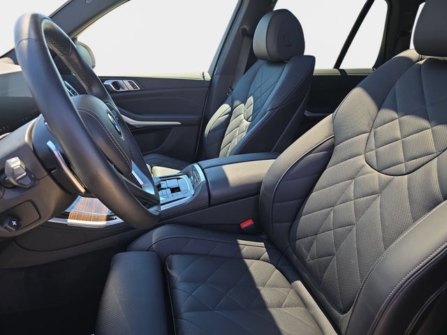 Used 2024 BMW X5 xDrive40i w/ Parking Assistance Package AWD/4WD image 18