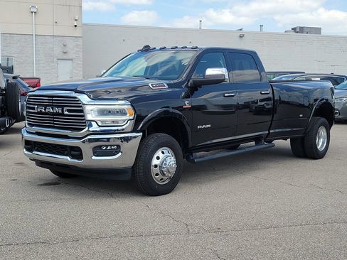 Used 2022 RAM 3500 Laramie AWD/4WD image 2