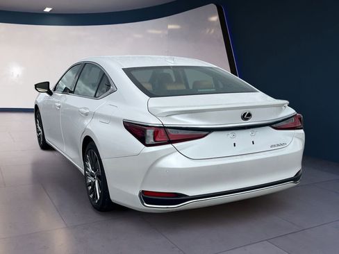Used 2025 Lexus ES 300h Ultra Luxury image 3