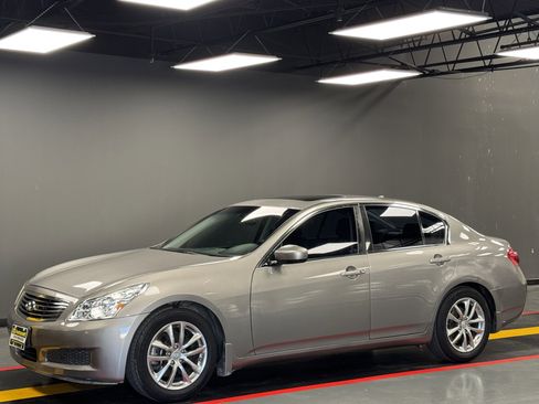 Used 2009 INFINITI G37 Journey w/ Premium Pkg image 1
