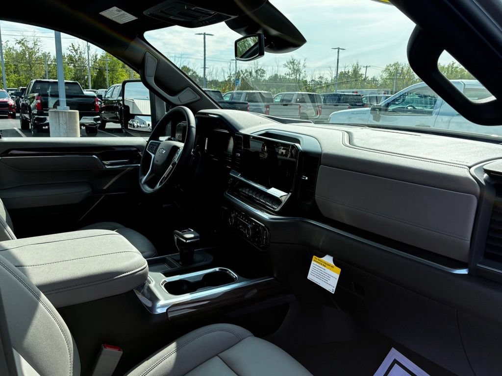 Used 2025 Chevrolet Silverado 1500 W/T RWD image 26