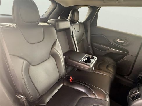 Used 2019 Jeep Cherokee Limited image 36