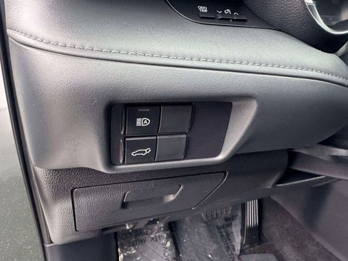 Certified 2025 Toyota Highlander XLE image 24