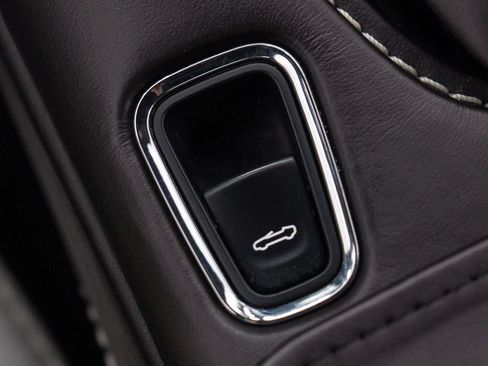 Used 2023 Aston Martin DB11 Volante RWD image 37