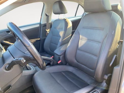 Used 2011 Volkswagen Jetta SEL FWD image 10