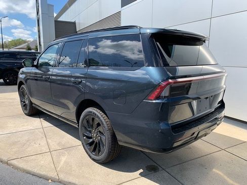New 2026 Lincoln Navigator Reserve w/ Jet Appearance Package AWD/4WD image 9